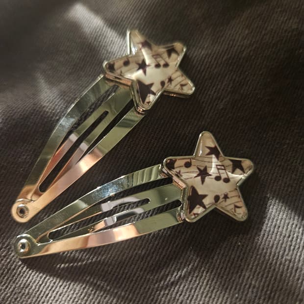 Musical star pins