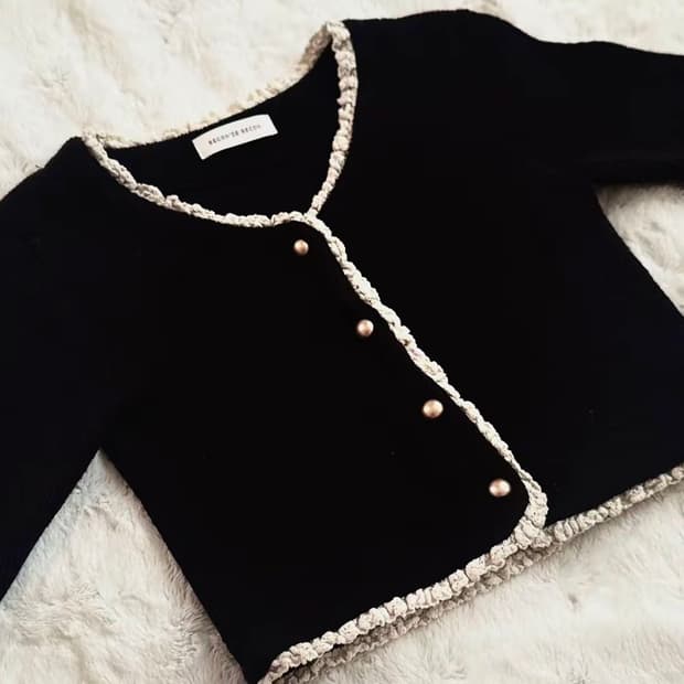 [새상품] 금장단추 레이스 포인트 블랙 가디건