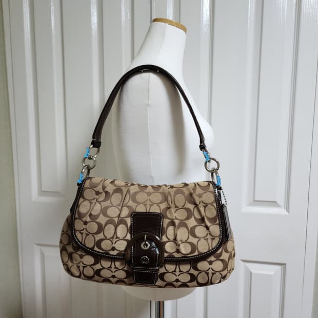 코치 플랩 숄더백 