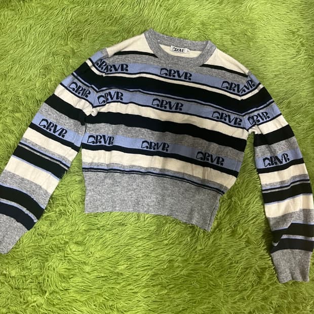 그로브 스트라이프 패턴 니트