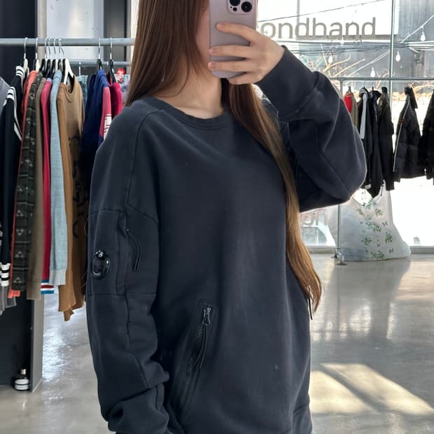 CP컴퍼니 렌즈와펜 핸드워머 맨투맨