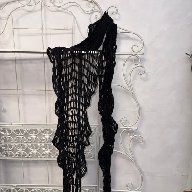 Black grunge net knit muffler