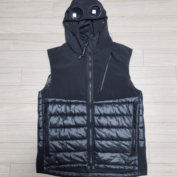 cp컴퍼니 쉘 조끼패딩