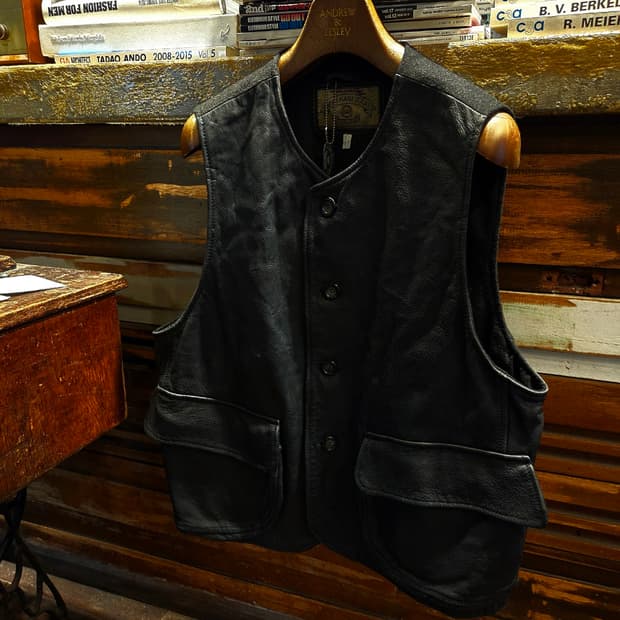 아르마니 카우하이드레더 베스트