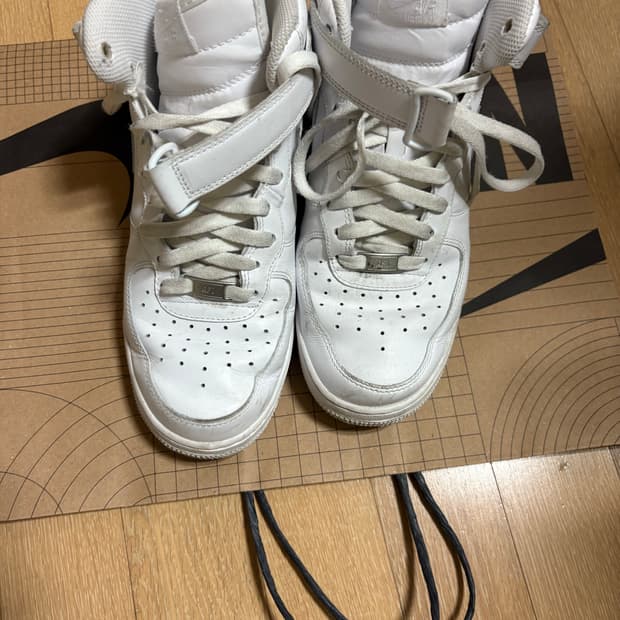 나이키 에어 포스 미드 275