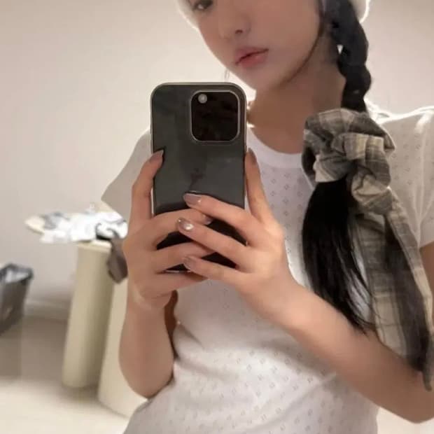 썬번프로젝트 베이직 티셔츠 화이트 펀칭 닝닝 착용