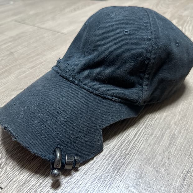 발렌시아가 헤비 피어싱 볼캡 59L 발렌시아가 볼캡