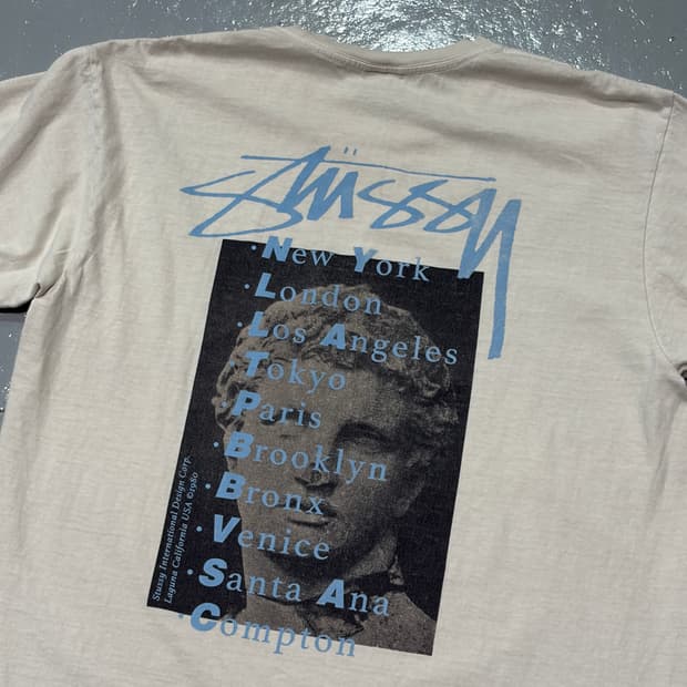 스투시(Stussy) 스태츄 피그먼트 다이드 반팔 티셔츠