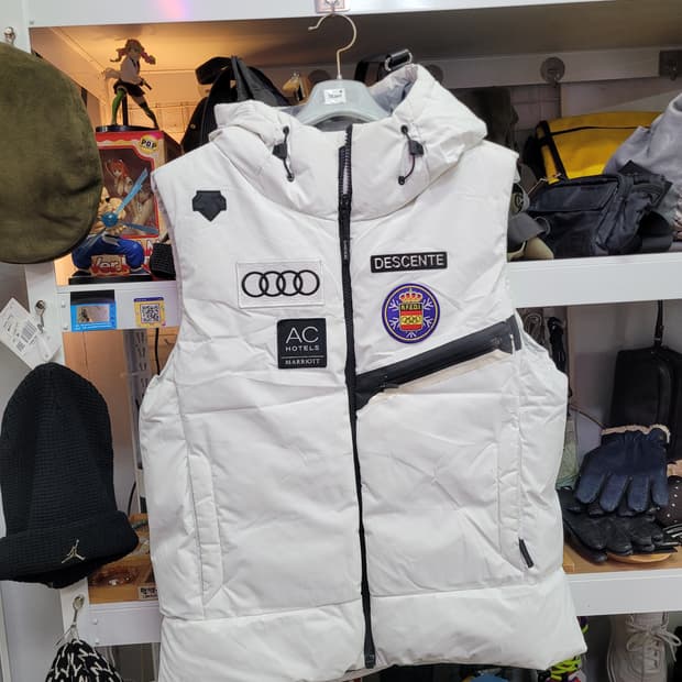 데쌍트 Spain snow 화이트 패딩 조끼 (오리털)