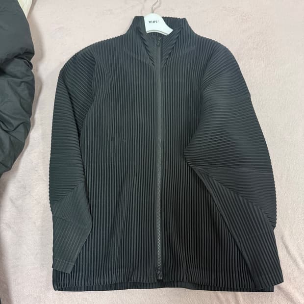 이세이미야케 옴므플리세 집업 4사이즈