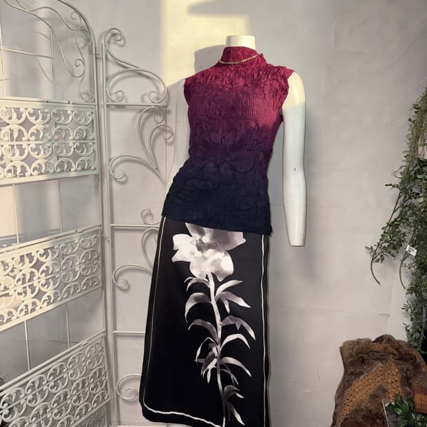 Violet gradient stretch pleats 슬리브리스