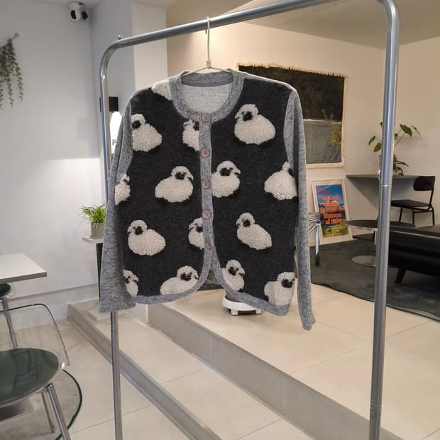 양패턴 니트 가디건