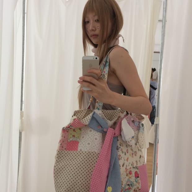 eggu crazy happy reversible  shoulderbag