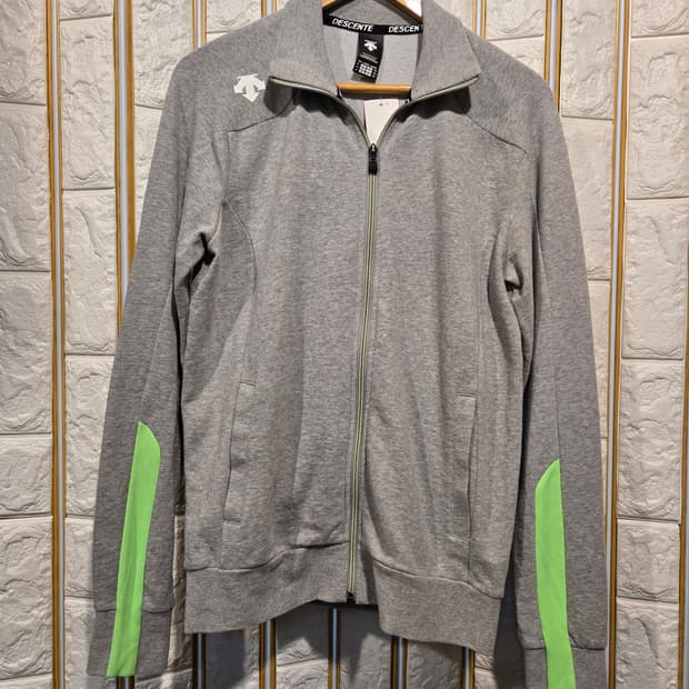 데상트 남성져지 트레이닝상의 95