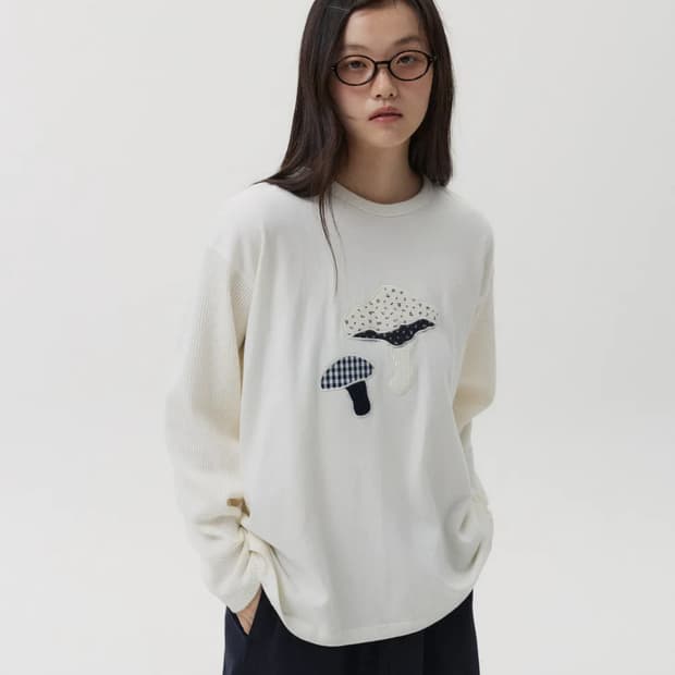 오헤시오 플라워 머쉬룸 패치 스웨트 셔츠 티