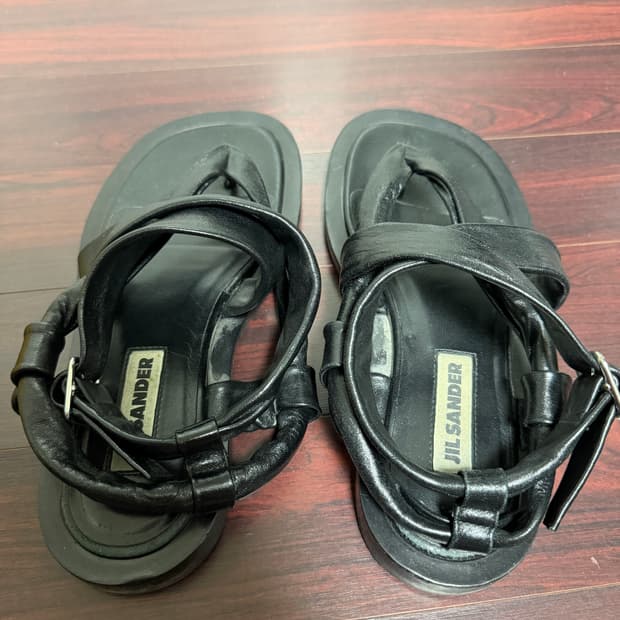 질샌더 블랙 샌들