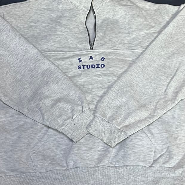 IAB 스튜디오 하프 집 풀오버 반집업 라이트 그레이(L)