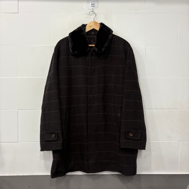 입생로랑 울 체크 퍼 카라 자켓