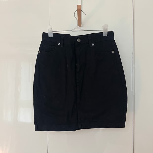 새상품 스웨덴 브랜드 Monki 블랙 검정 데님 스커트