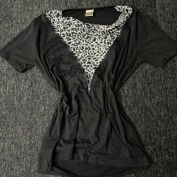 AERO 검정 레오파드 갸루 반팔 티셔츠