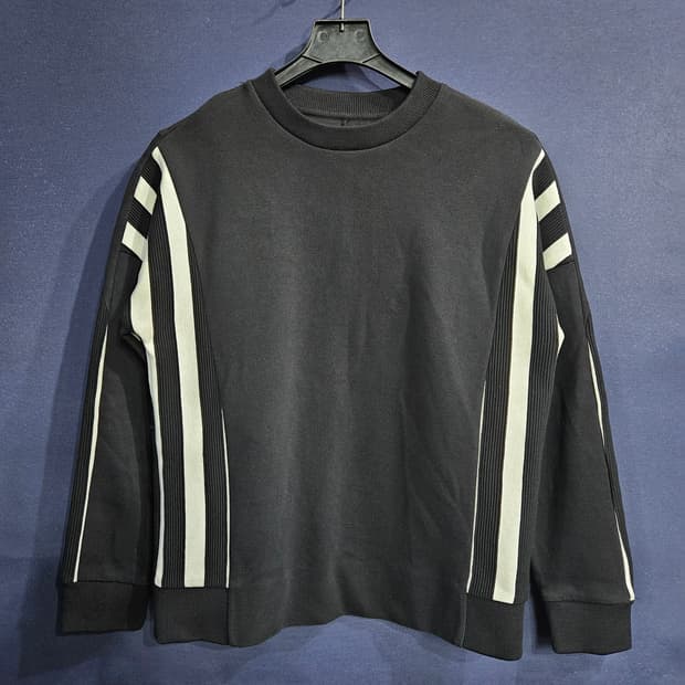 시스템옴므 블랙컬러 남성 105 맨투맨 