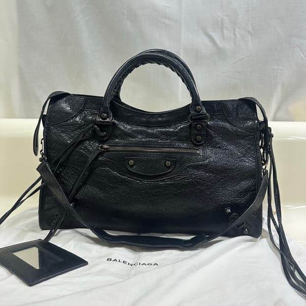 [A 정품] 발렌시아가 시티 모터백 미디움 블랙