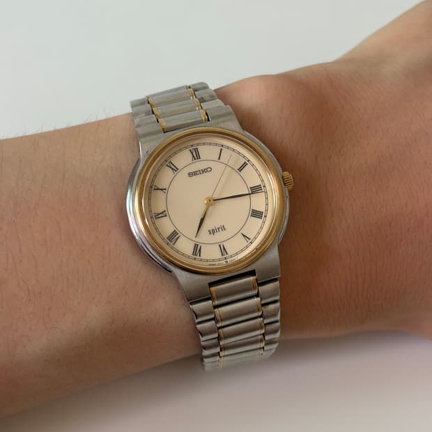 1980s Spirit Roman Gold Bezel Quartz