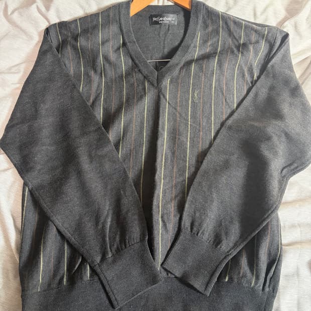 YSL 브이넥 니트