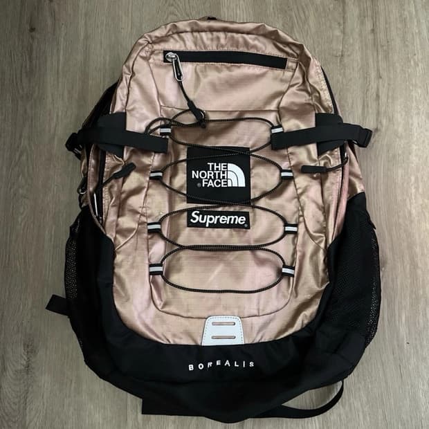 18SS 슈프림 X 노스페이스 메탈릭 보레알리스 백팩 로즈 골드