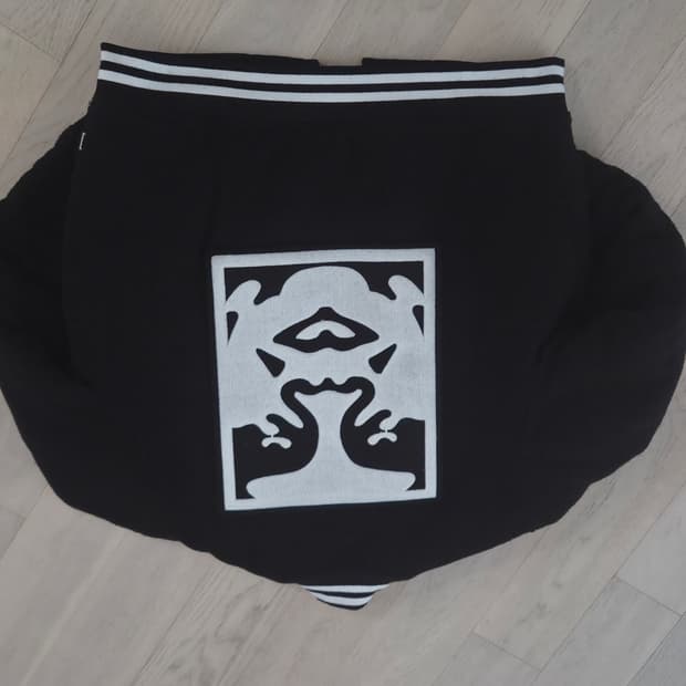 L오베이 후며누빅로고 바시티자켓