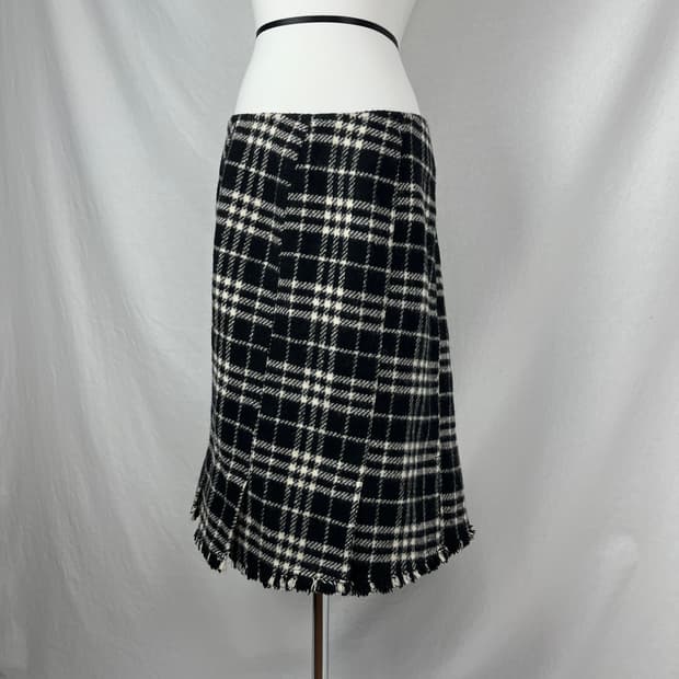 BURBERRY 디스컷팅 체크패턴 스커트