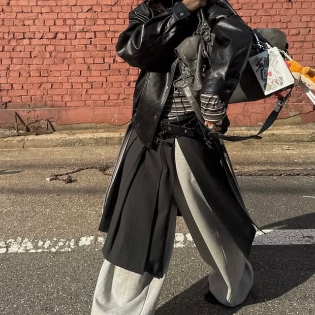 샌드릭 플리츠 랩 미디스커트