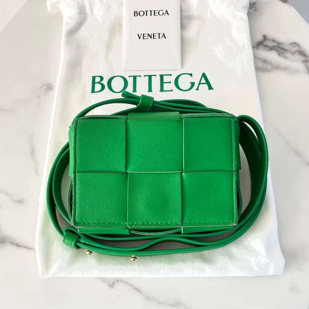 [S급/정품] 보테가베네타 미니 카세트백 레더 그린 크로스백 가방