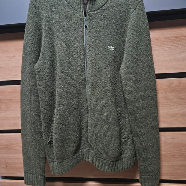 라코스테가디건