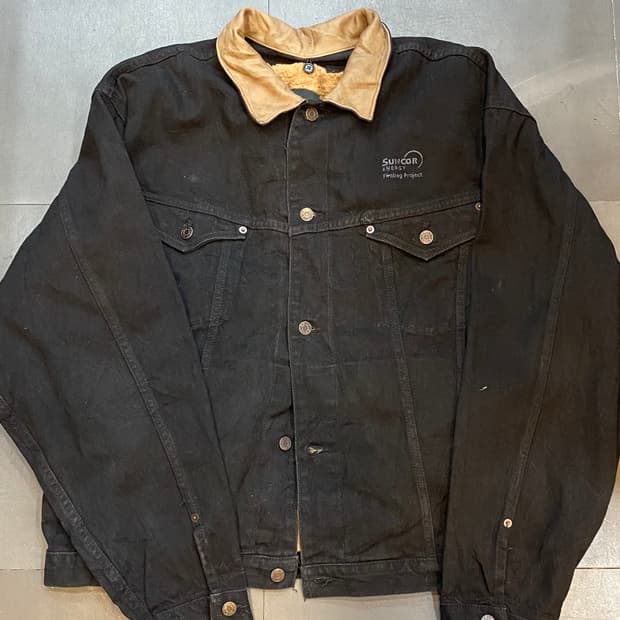 Suncor 브랜드의 블랙 데님 자켓