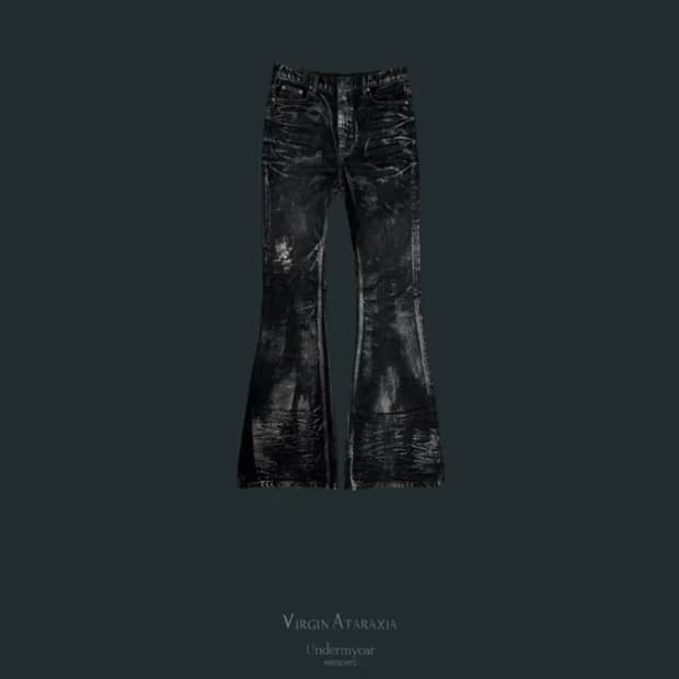 언더마이카 GLACIAL VELVETIN FLARED JEANS