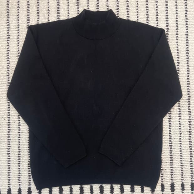 쿠어(Coor) 울 케시 혼방 모크넥 니트 블랙