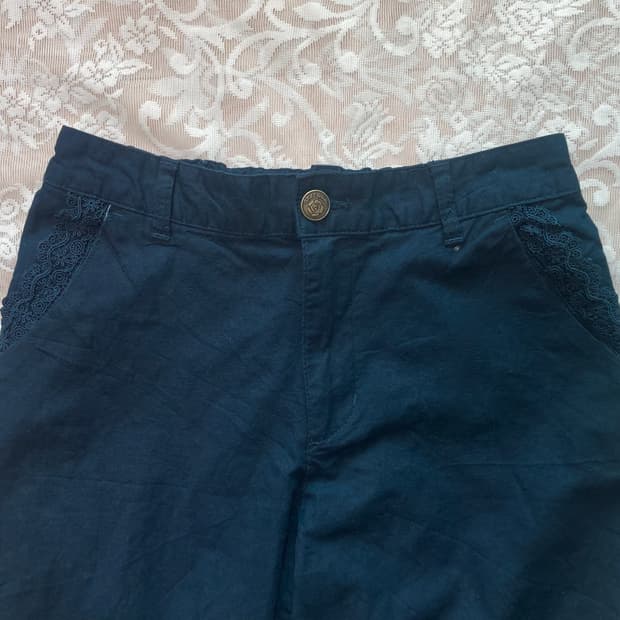 Axes Femme lace capri pants