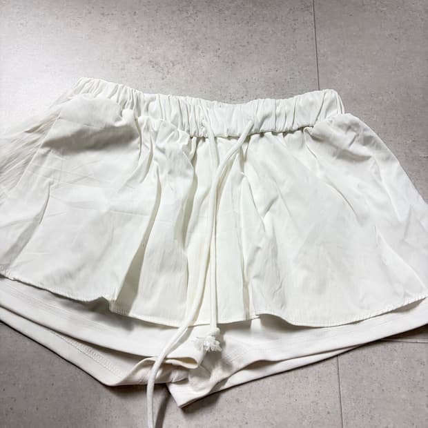 아워캐비넷 치마바지 화이트