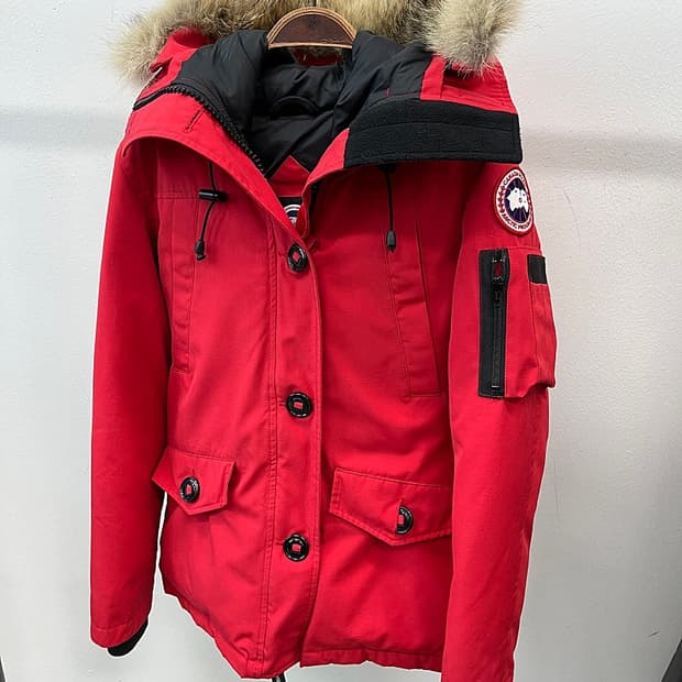 여) 캐나다구스 몬테벨로 다운파카 