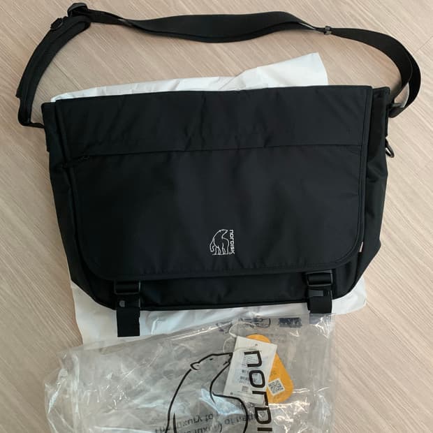 노르디스크 블랙 메신저백 신품급 팝니다.