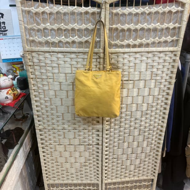 정품 프라다 나일론 숄더백 팝니다