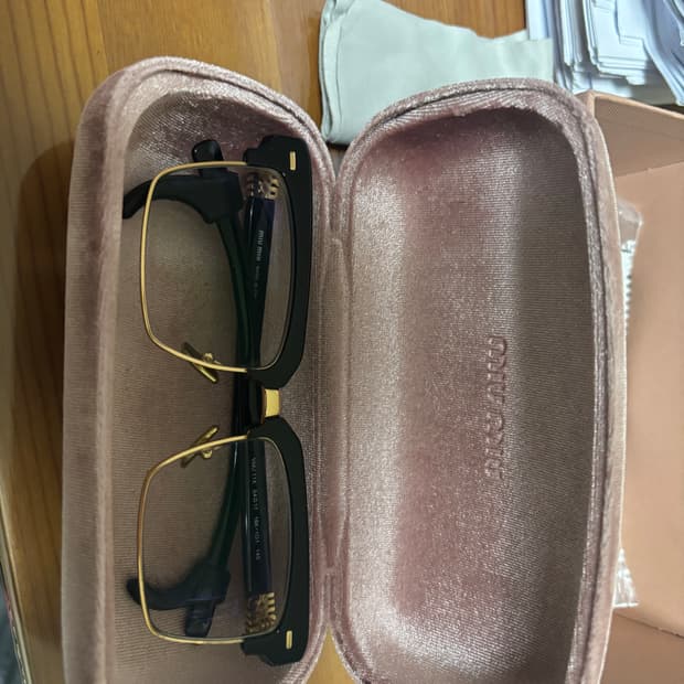 미우미우 안경(장원영 안경, 하금테)판매