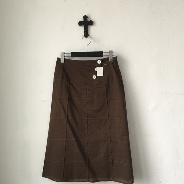 Line detail midi skirt