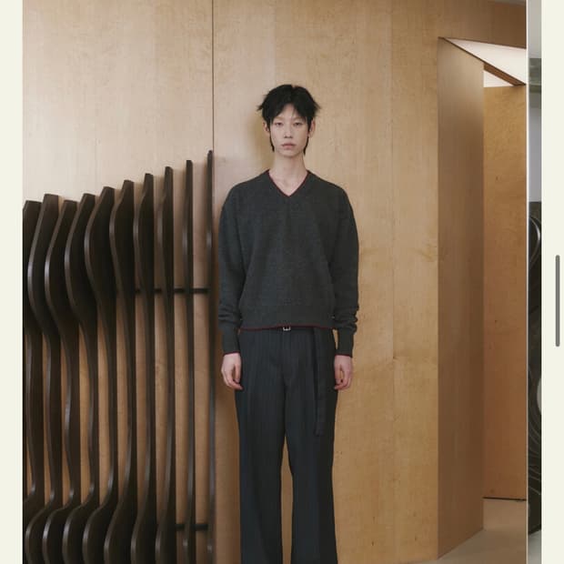 웨이비니스 레이어드 브이넥 니트