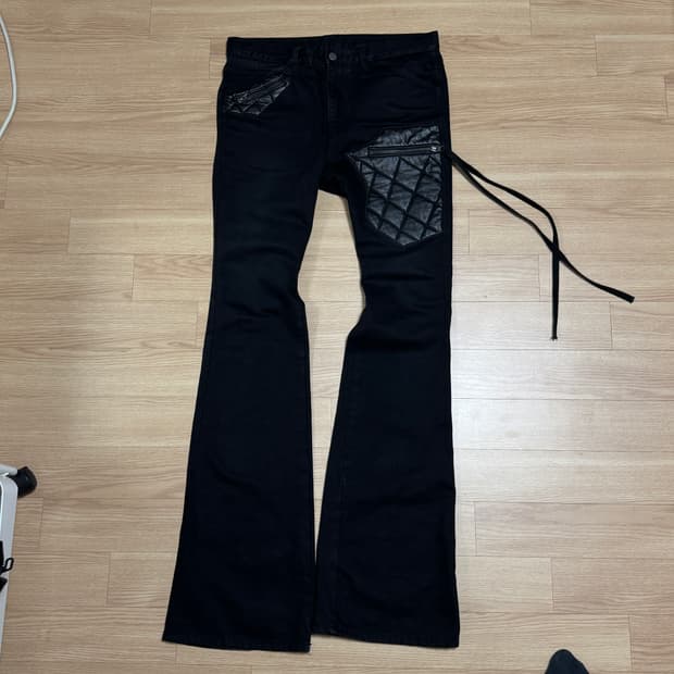 에모스탠스클럽 레더패치 플레어진 초판 1사이즈