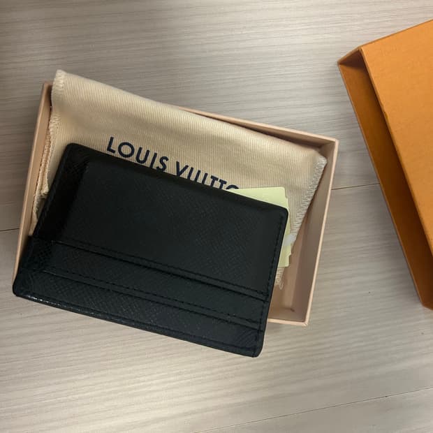 루이비통 블랙 타이가 레더 카드지갑 m32730