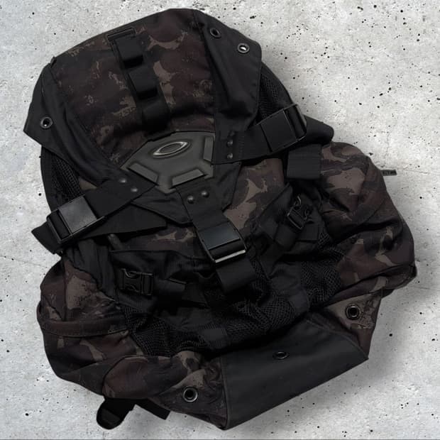 OAKLEY 오클리 아이콘 블랙 카모 백팩