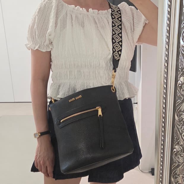 miumiu 미우미우 정품 버킷 블랙  크로스 숄더 에스닉 와이드스트랩