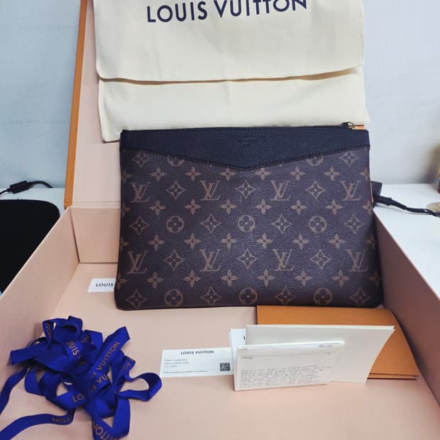 루이비통 모노그램 데일리 클러치 블랙&모노그램